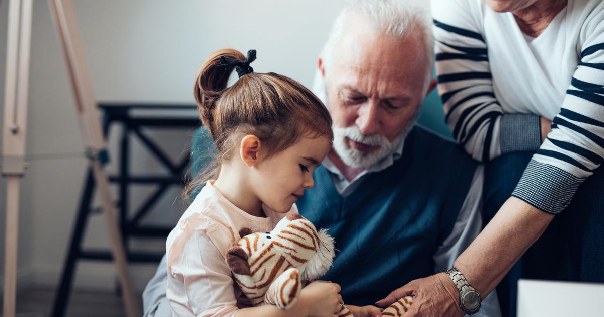 «on marche sur la tête» : ces grands-parents désarçonnés par l’éducation moderne de leurs enfants