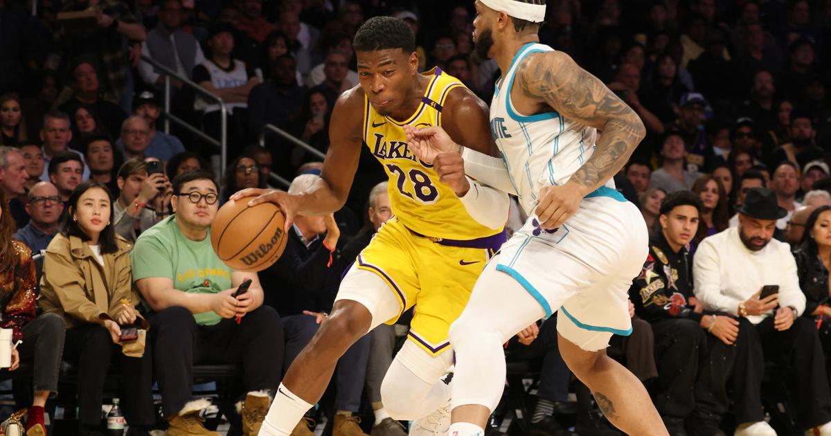 Lakers Upset by Hornets at Home