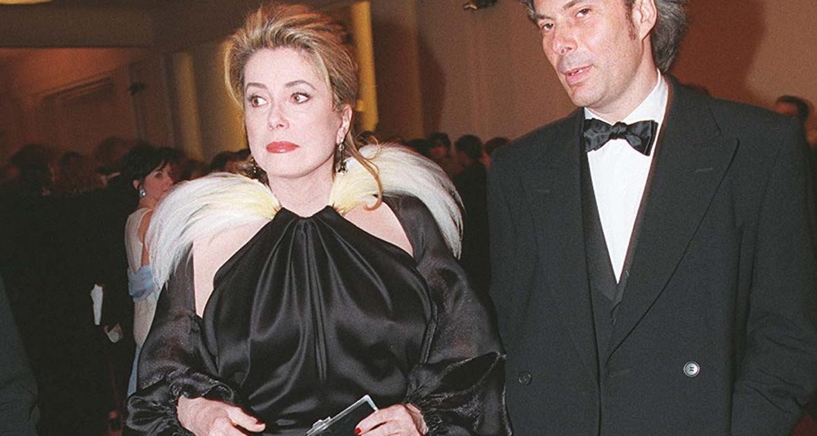 PHOTOS - Catherine Deneuve : ses plus beaux looks aux César des années ...