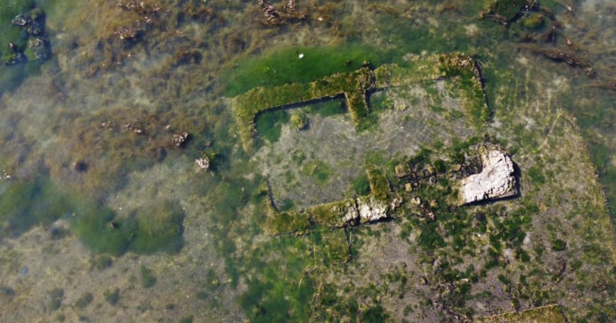 Near Naples, a volcanic phenomenon brings out the vestiges of an ancient villa from a lake