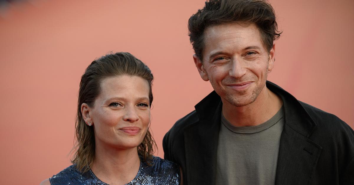 メラニー・ティエリーは彼女の3人の息子に打ち明けます