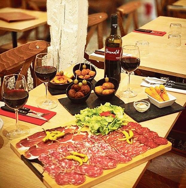 Osabaita, mi-bistrot mi-bodega rive gauche
