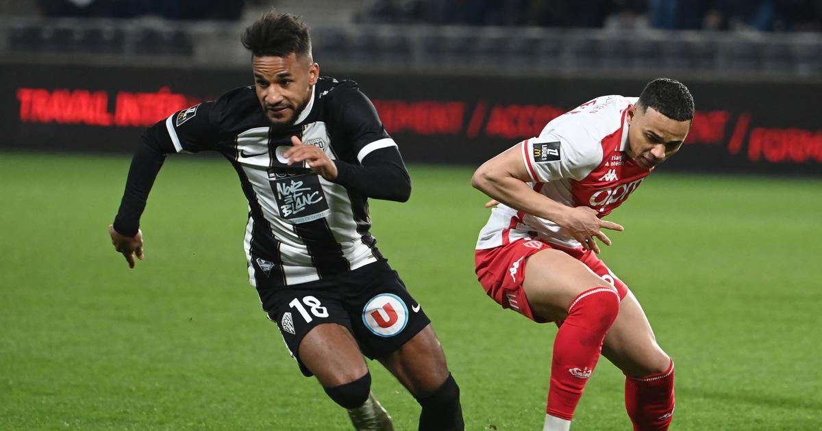 Angers-Monacoは、FFFのアドバイスに反対する最初のラマダンの断食を壊すために中断しました