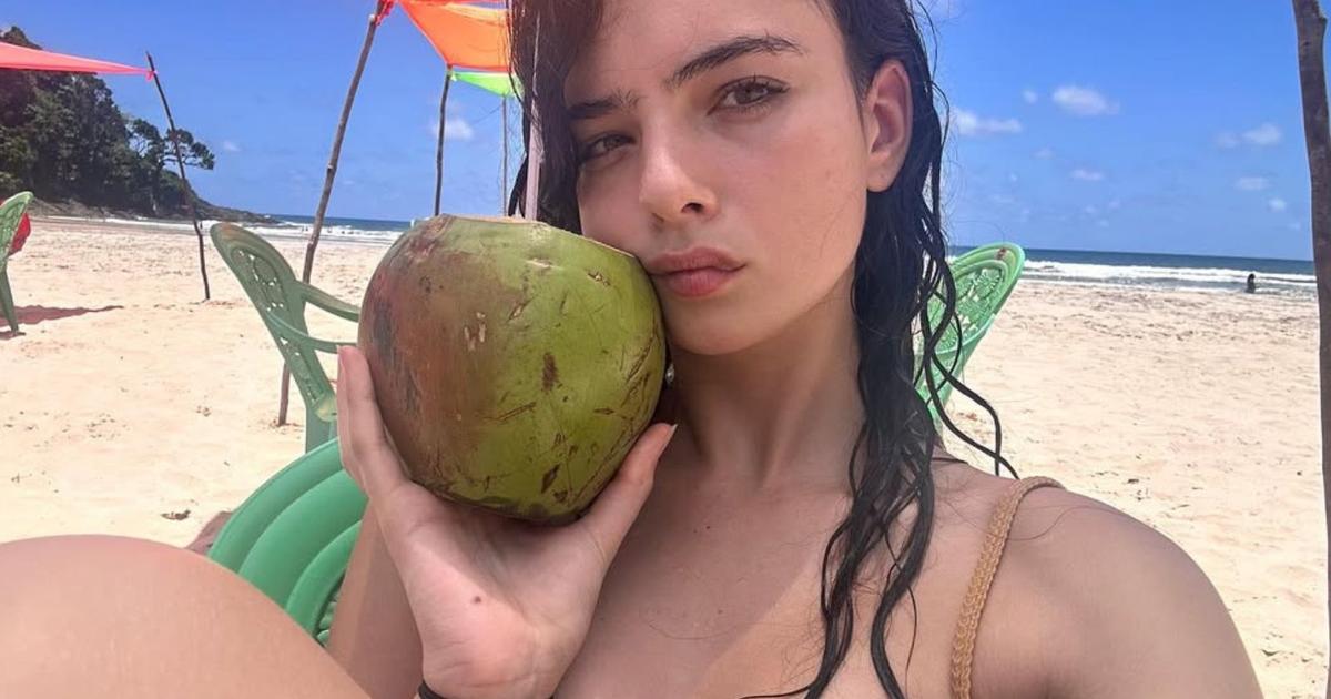 «J’ai un rapport très sain avec mon corps» : Deva Cassel se dévoile sans maquillage et en bikini à la plage