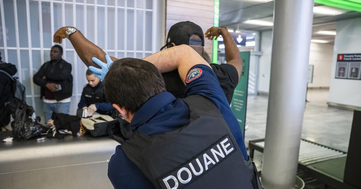 «Mules» gavées de cocaïne, valises à double-fond et flair douanier : d’Orly aux réseaux ferrés, plongée au cœur d’une traque hors norme