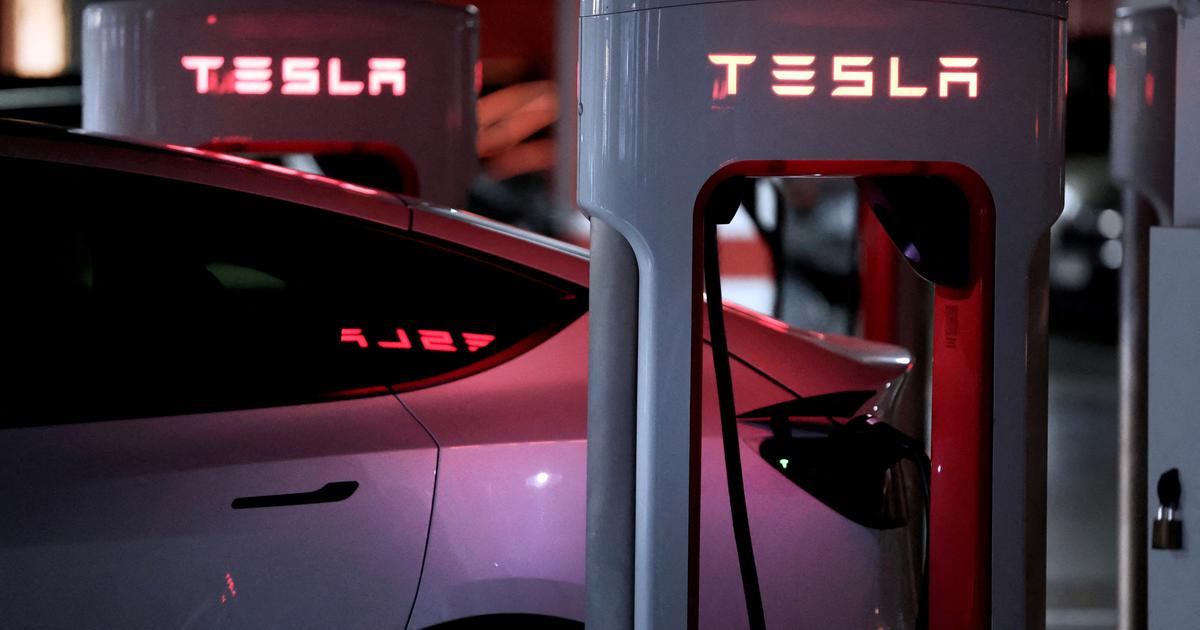 テスラは、トランプ政権からのイーロンムスクからの出発の噂の後、ウォール街で回復する前に倒れます