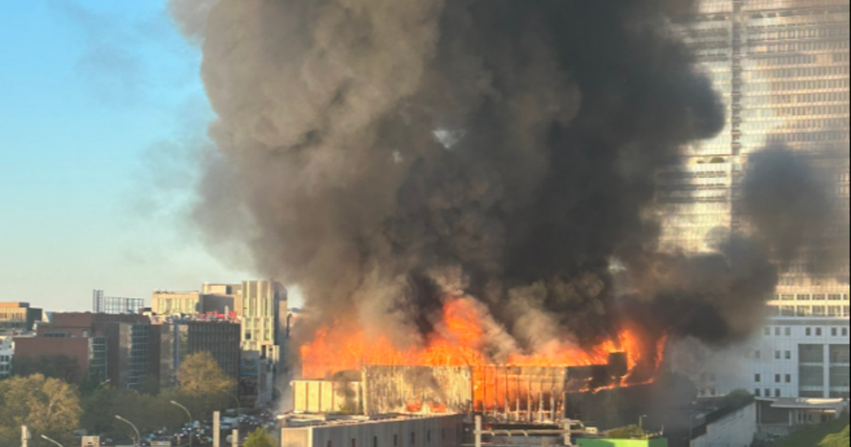 Incendie majeur dans le 17e arrondissement de Paris : les pompiers à l’œuvre Incendie majeur dans le 17e arrondissement de Paris : les pompiers à l’œuvre