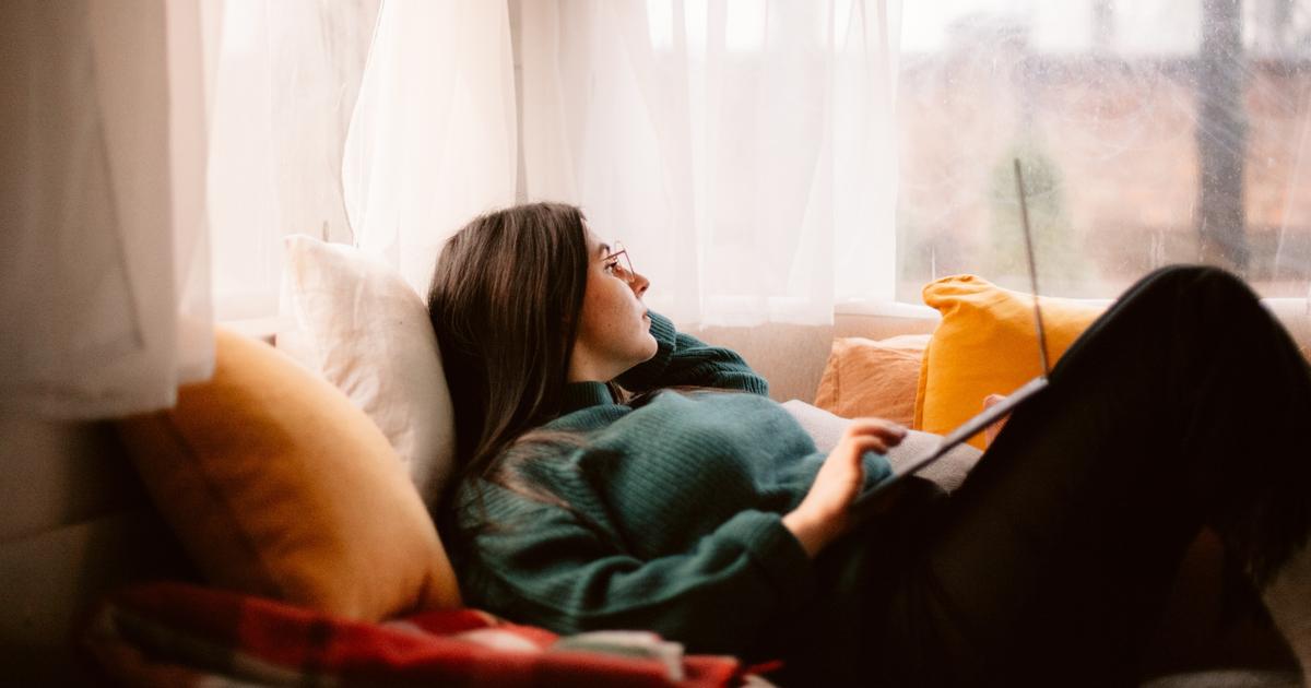 Qu’est-ce que le «Dilly Dallying», cette tendance TikTok qui nous incite à ne pas culpabiliser lors d’une journée peu productive ?