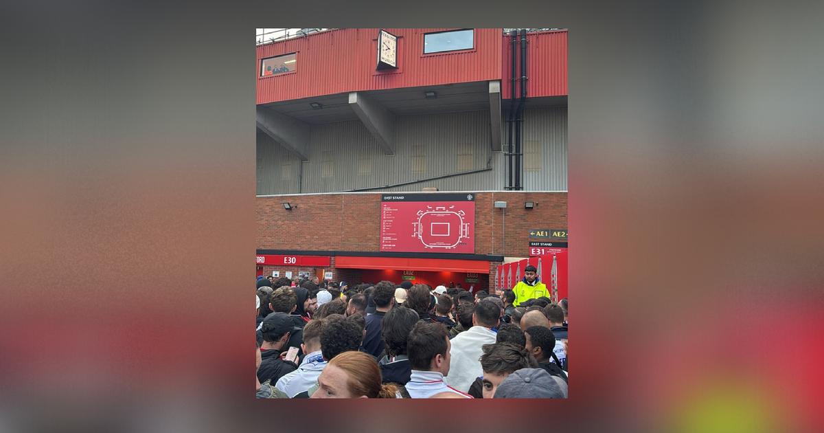 Tensions, malaises, mouvements de foule... Le «rêve gâché» des supporters lyonnais à Manchester