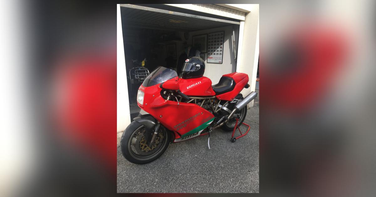 «Quand le vendeur m’a vu, il ne voulait plus me la vendre» : Frédéric bichonne sa Ducati achetée sur le Minitel en 1997