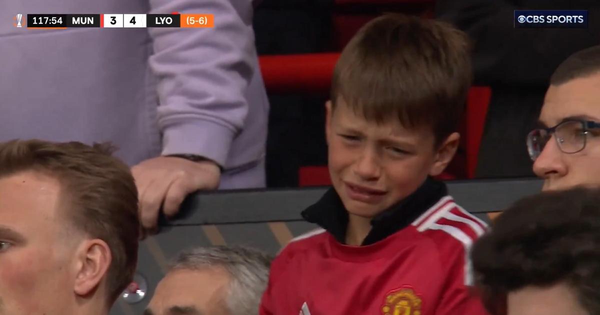 Manchester Utd-Lyon : des larmes à l’euphorie en 90 secondes, les images d’un jeune fan anglais font le tour de la toile