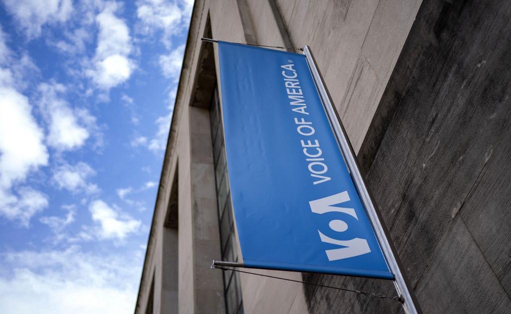 La justice ordonne le rétablissement de Voice of America