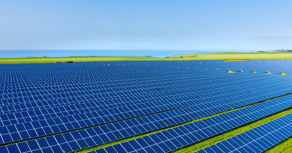 La France a-t-elle besoin d’autant de panneaux solaires et d’éoliennes?