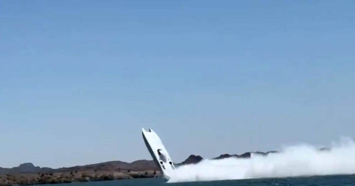 États-Unis: les images spectaculaires d’un bateau lancé à plus de 300 km/h qui décolle et s’écrase sur un lac