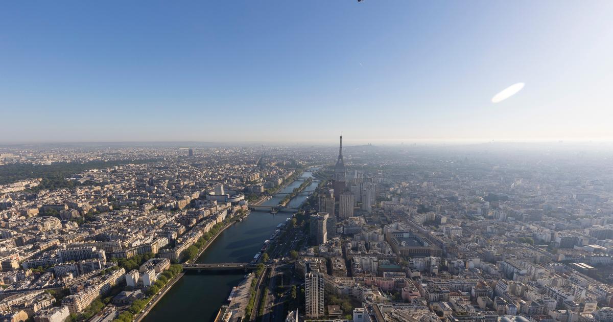 气候的瓦特(Le Ballon Generali)返回巴黎的天空 气候的瓦特(Le Ballon Generali)返回巴黎的天空