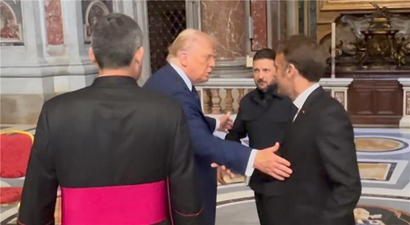 Macron écarté de la rencontre entre Trump et Zelensky ? L’Élysée dément de «fausses informations»