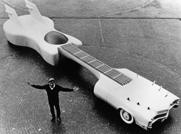 «Je voulais en faire un objet publicitaire» : dans le Loiret, un homme revend une Cadillac d’Elvis Presley en forme de guitare