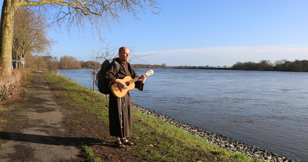 Nantes : frère Jacques Jouët, le moine musicien qui sillonne les routes en mendiant son pain