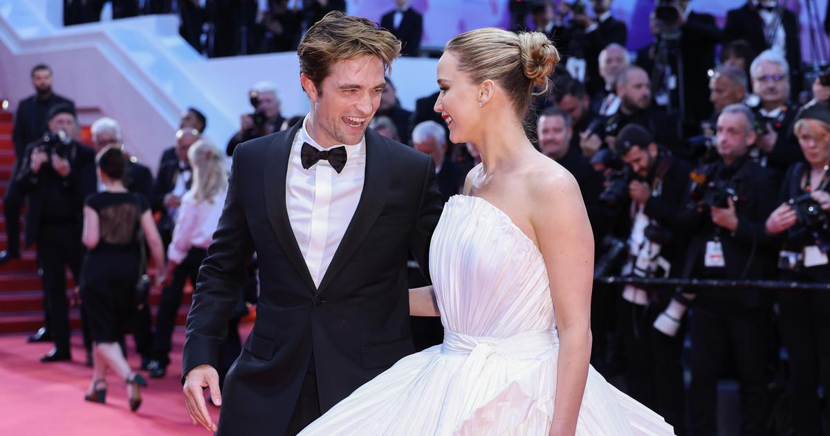Robert Pattinson, un dindon et Jennifer Lawrence : la montée des marches qui aurait pu être glamour à Cannes