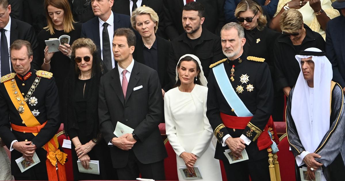 Charlène de Monaco, Letizia d’Espagne... pourquoi étaient-elles les seules femmes en blanc à la messe du pape ?