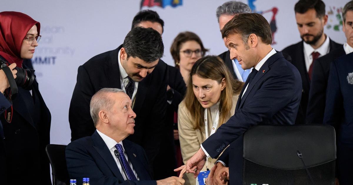 Pourquoi recep tayyip erdogan a-t-il longuement tenu le doigt d’emmanuel macron?