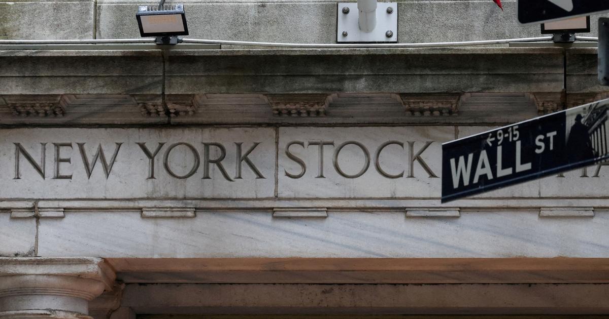 Wall street finit en retrait, marquant une pause face aux incertitudes économiques