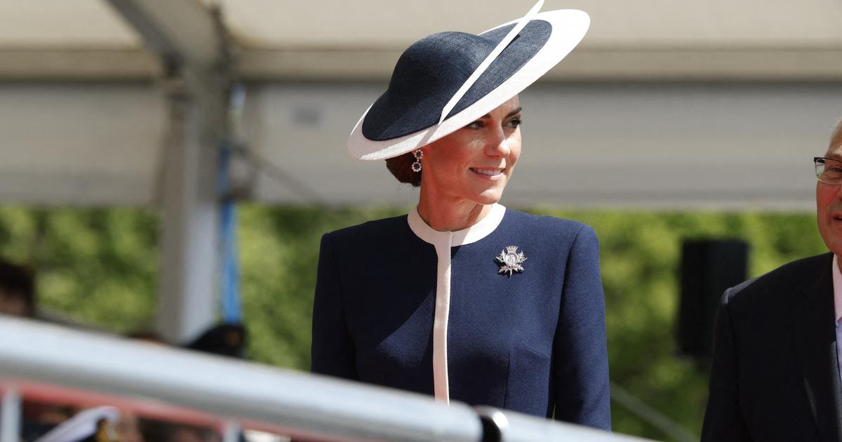 L’élégante apparition de Kate Middleton en Écosse dans une tenue façon hôtesse de l’air