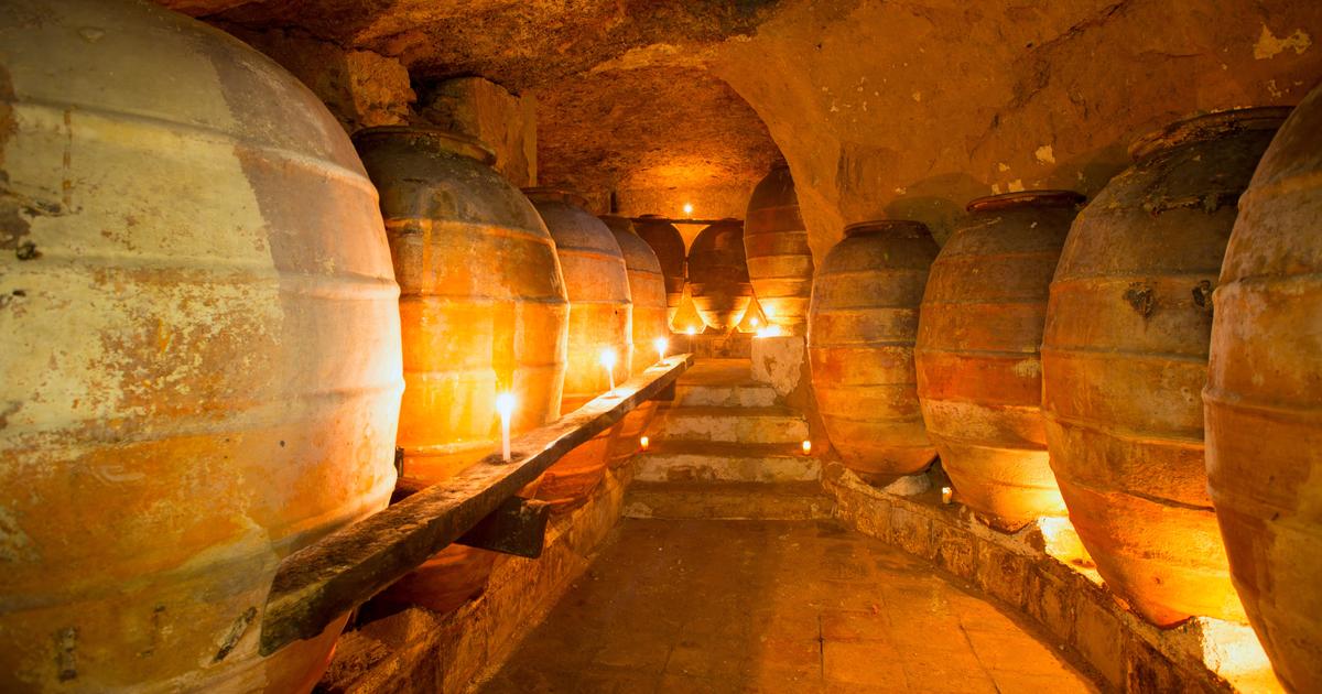 «Il y a une signature» : comment les vins vinifiés en amphore ont fini par convaincre les tables étoilées