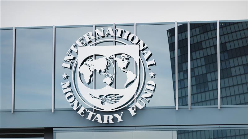 失業保険、年金、「大幅な」貯蓄… IMFはフランスの財政を清掃するための追跡