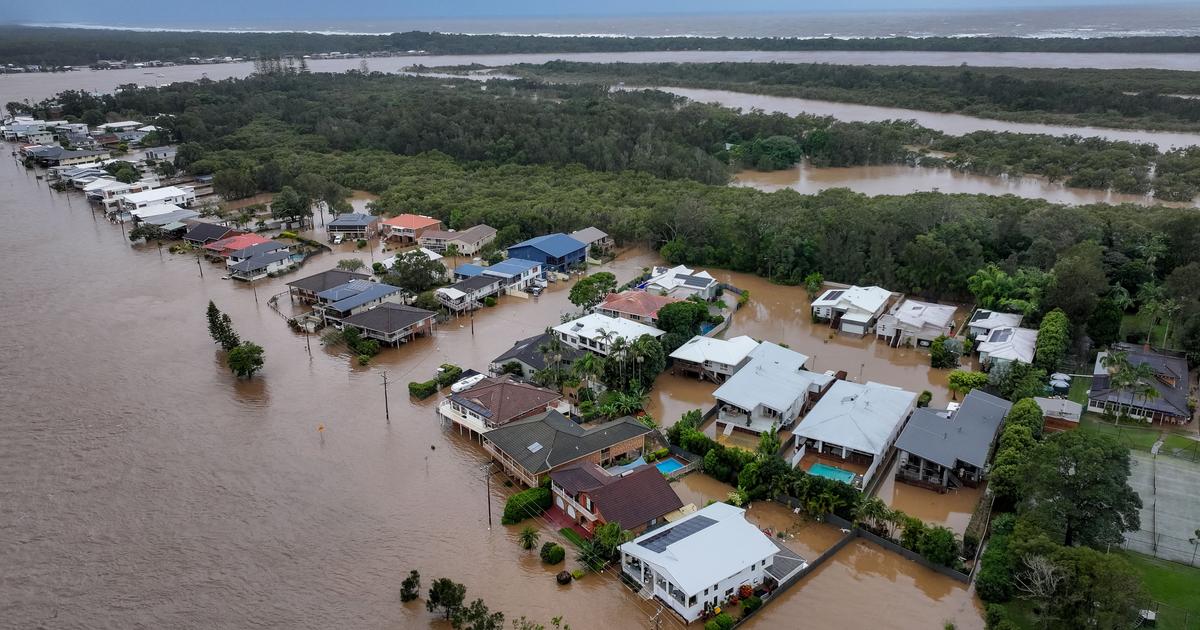Quatre morts, 50. 000 personnes bloquées par des inondations dans l'est de l'australie