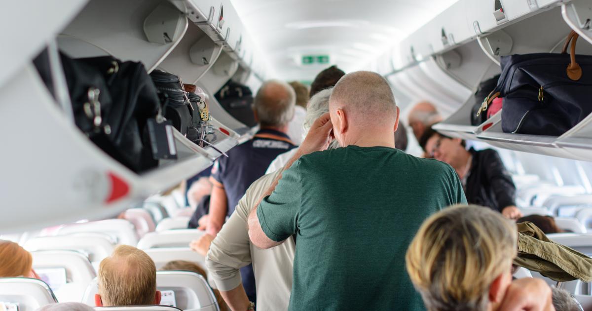 Vous faites partie des premiers levés dans l’avion? Attention, cela pourrait vous valoir une amende