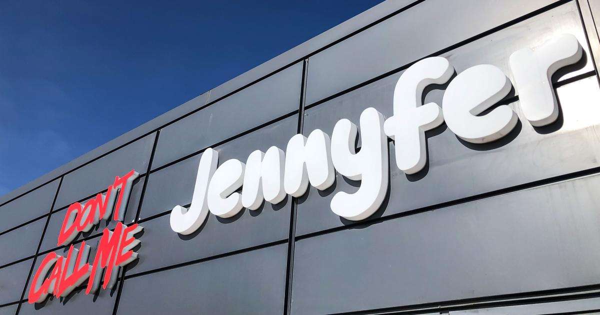 BeaumanoirとCelioが部分的に取り上げた有名な既製のブランドJennyfer