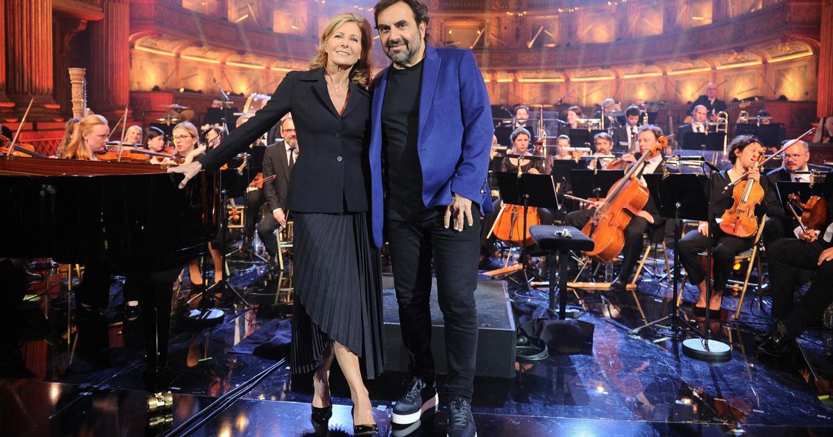 Échec au roi sur le plateau du « Grand Échiquier » en hommage à Charles Aznavour