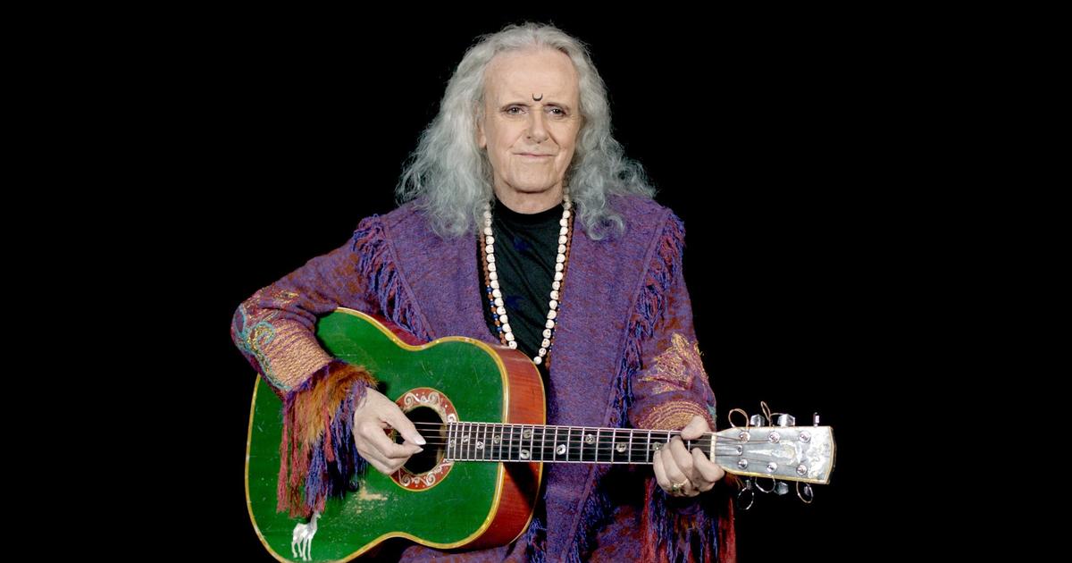 «Je suis content de ne jamais avoir fait partie d’un groupe» : le chanteur Donovan fête ses 60 ans de carrière