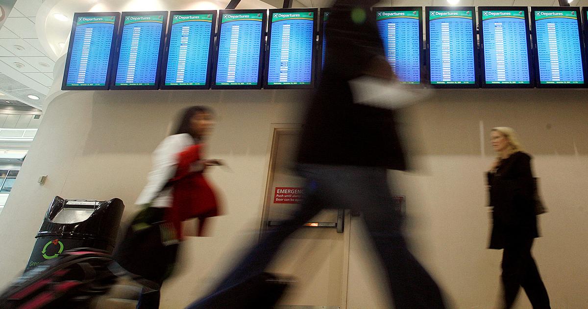 «réserver vos billets d’avion, payez plus tard» : pourquoi le paiement fractionné se développe aussi pour les vacances