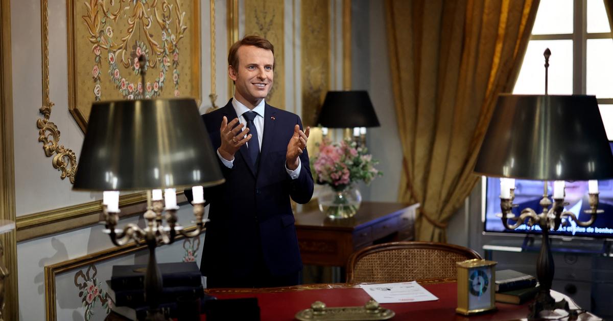 Paris : la statue d’emmanuel macron volée au musée grévin et déposée devant l’ambassade de russie