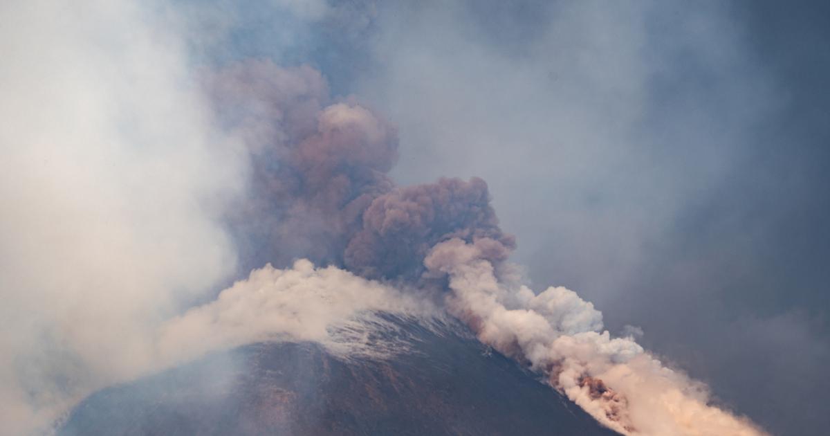 En vidéo, les images spectaculaires de la coulée de cendres de l’etna