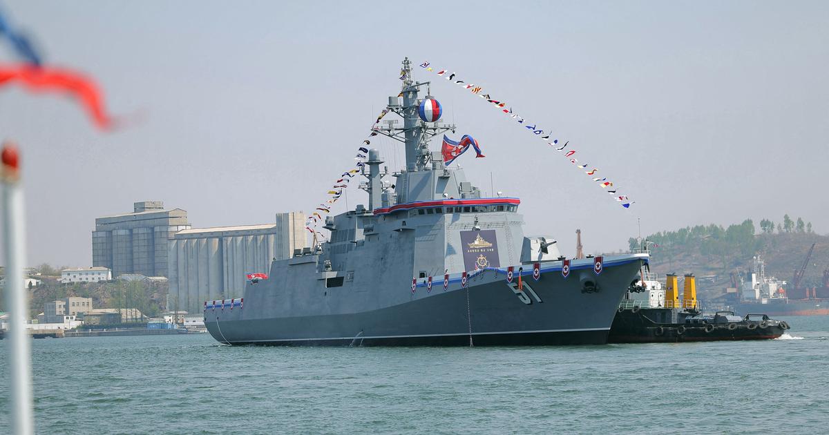 Corée du Nord : le nouveau destroyer lance-missiles, qui avait chaviré lors de son lancement, remis partiellement à flot