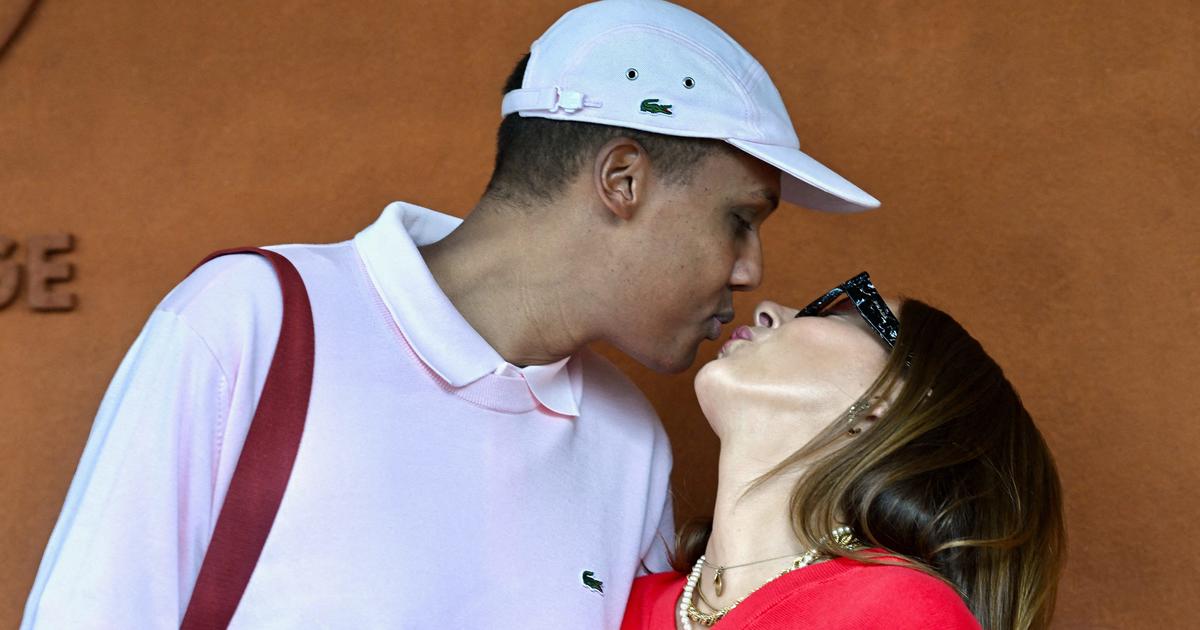 Stromae et sa femme Coralie à Roland-Garros : ils échangent un tendre baiser devant les photographes