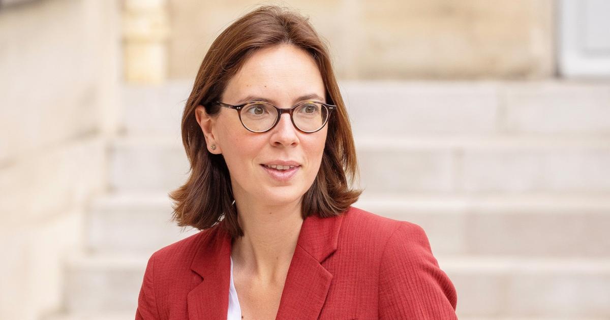 AméliedeMontchalinは、大臣の経済努力を不十分に判断します