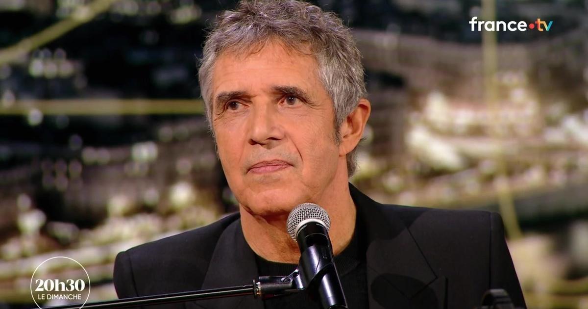 Julien Clerc évoque ses regrets sur l’éducation donnée à ses enfants : “Je  n’ai pas été le même père pour…”