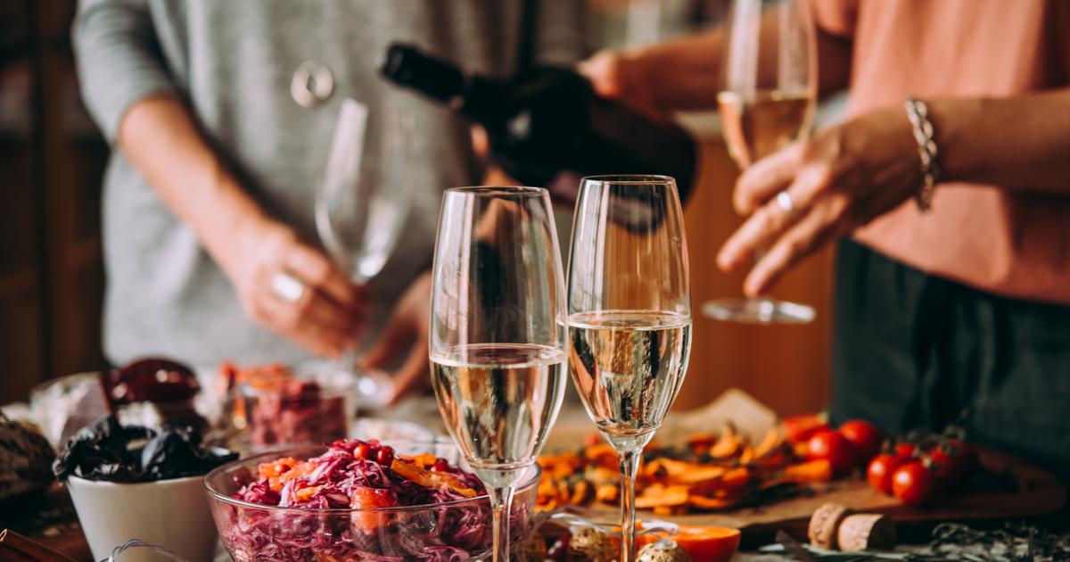 職場でのアルコールと薬物の消費量は8年で107％増加しました