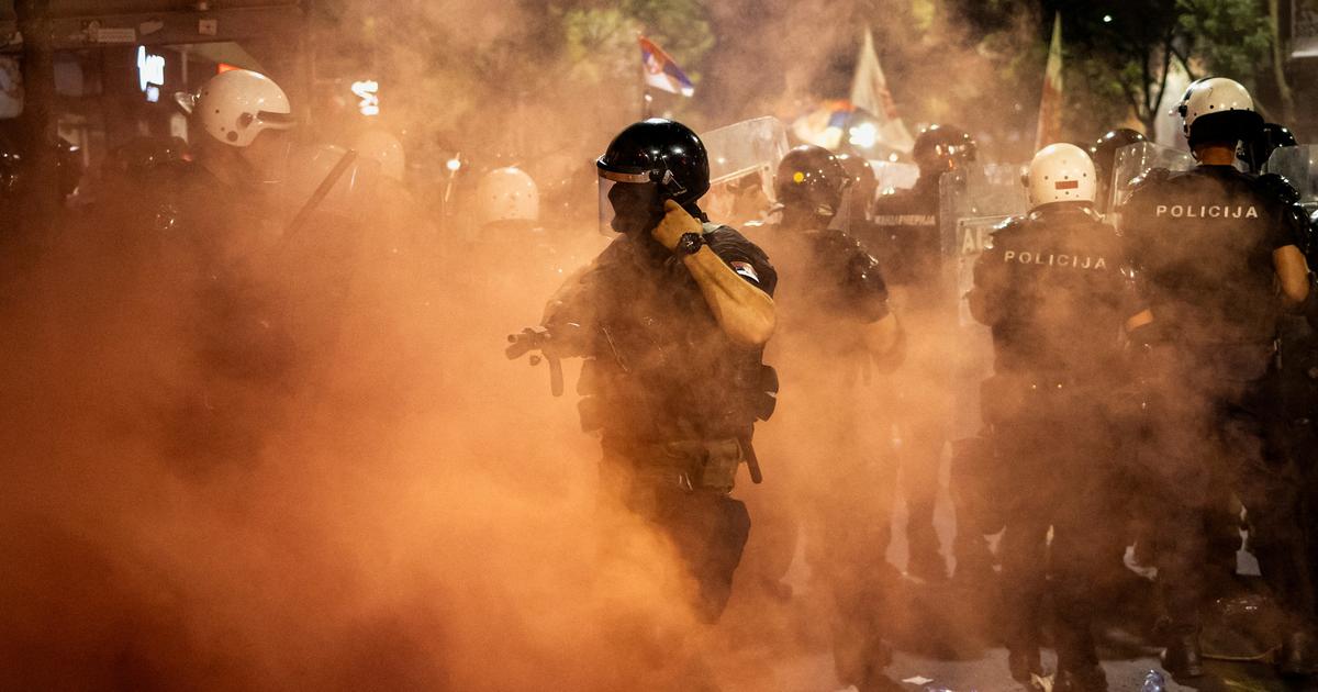 Forces anti-émeutes déployées, 85 personnes arrêtées... Des manifestations massives en Serbie pour réclamer des élections anticipées
