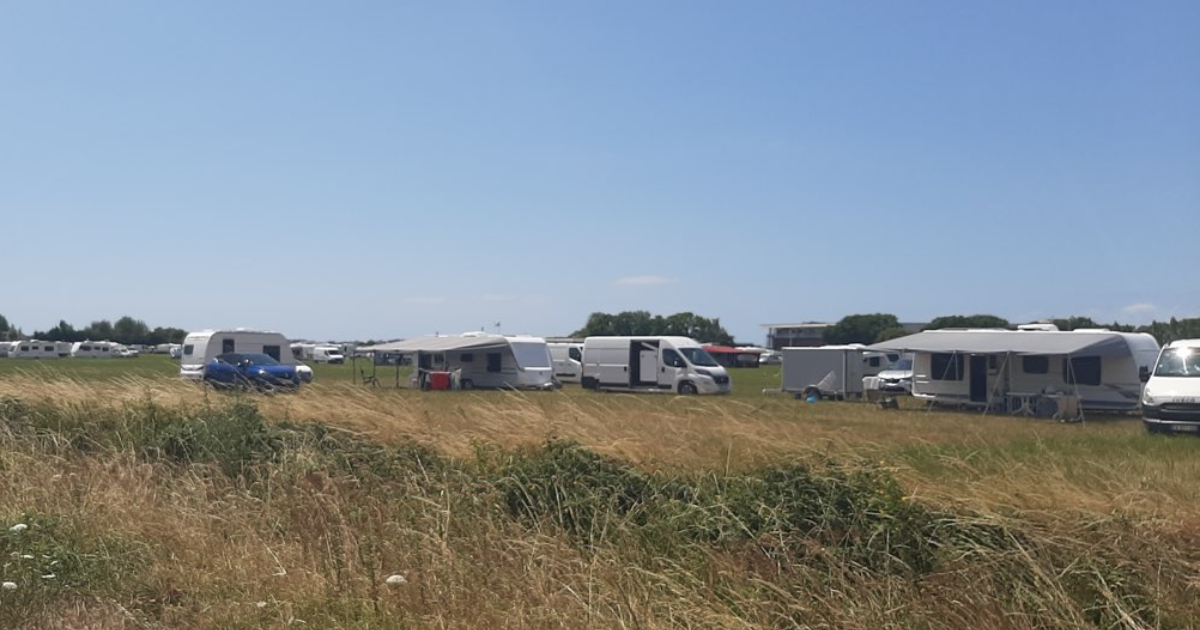 «Une occupation organisée» : 250 caravanes de gens du voyage forcent un terrain privé à Guérande