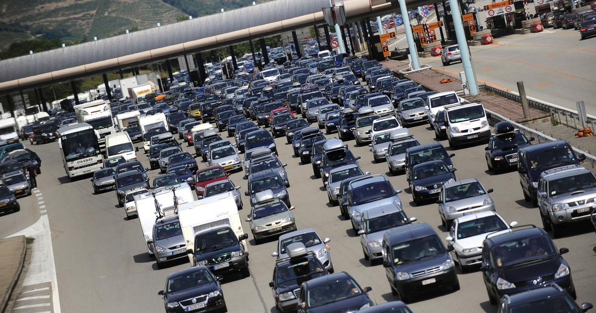 1日中「非常に密集した」交通、1000 km以上の交通渋滞