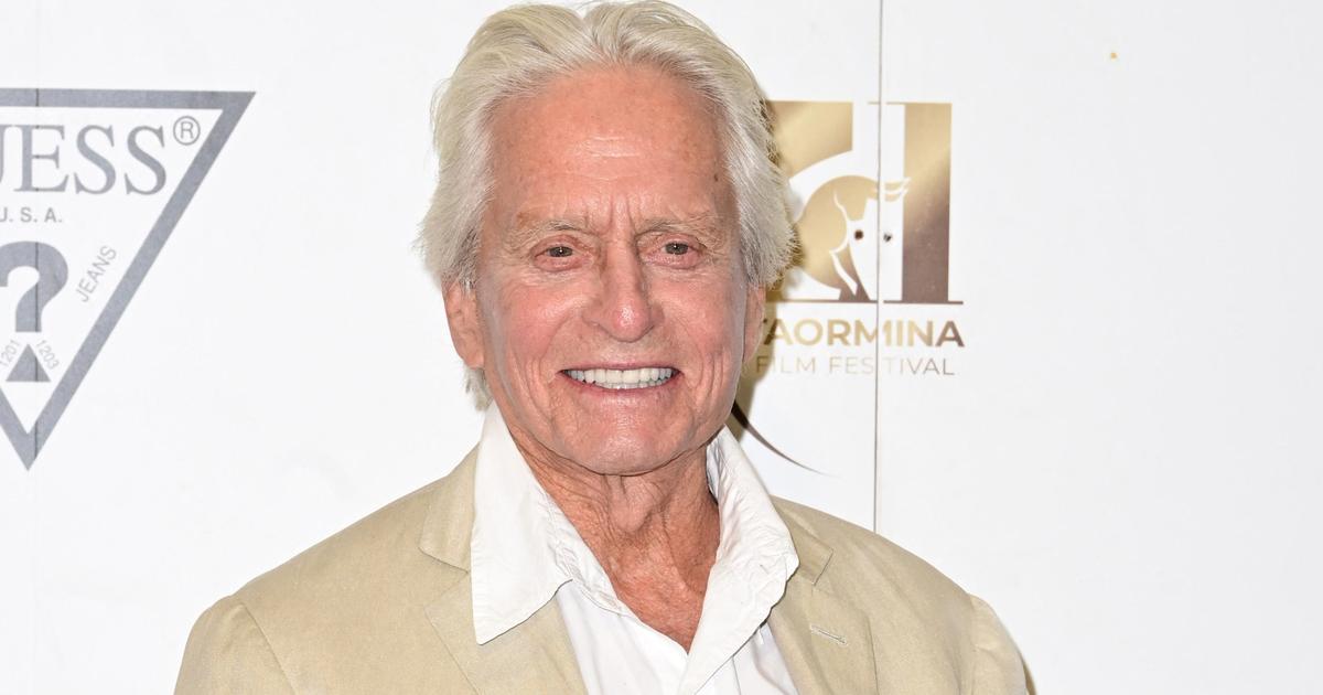 Michael Douglas Fondé de Glace à Antibes : Une Visite Surprise Chez un Glacier Célèbre !