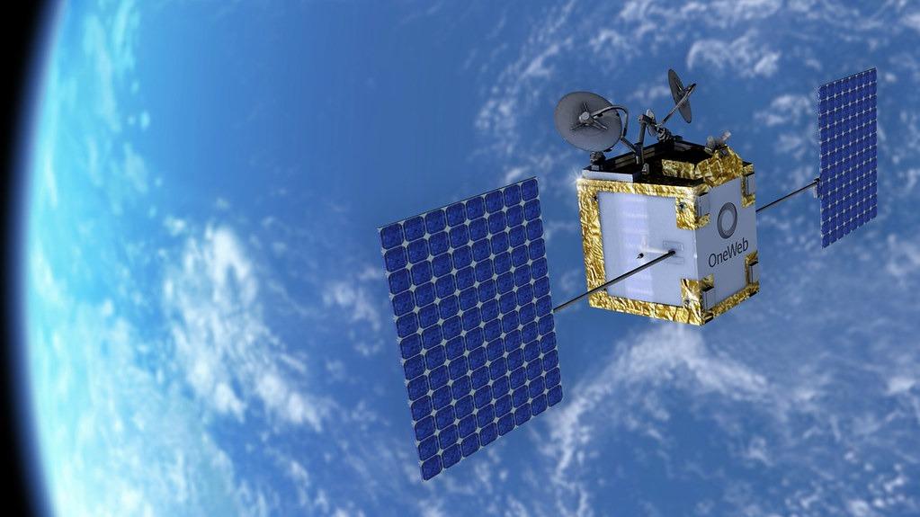 Eutelsat mise sur une couverture mondiale face à Starlink et Kuiper