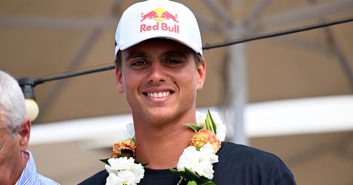 彼の土地で、オリンピックチャンピオンのカウリ・ヴァーストはタヒチ・プロの第1ラウンドで勝ちました