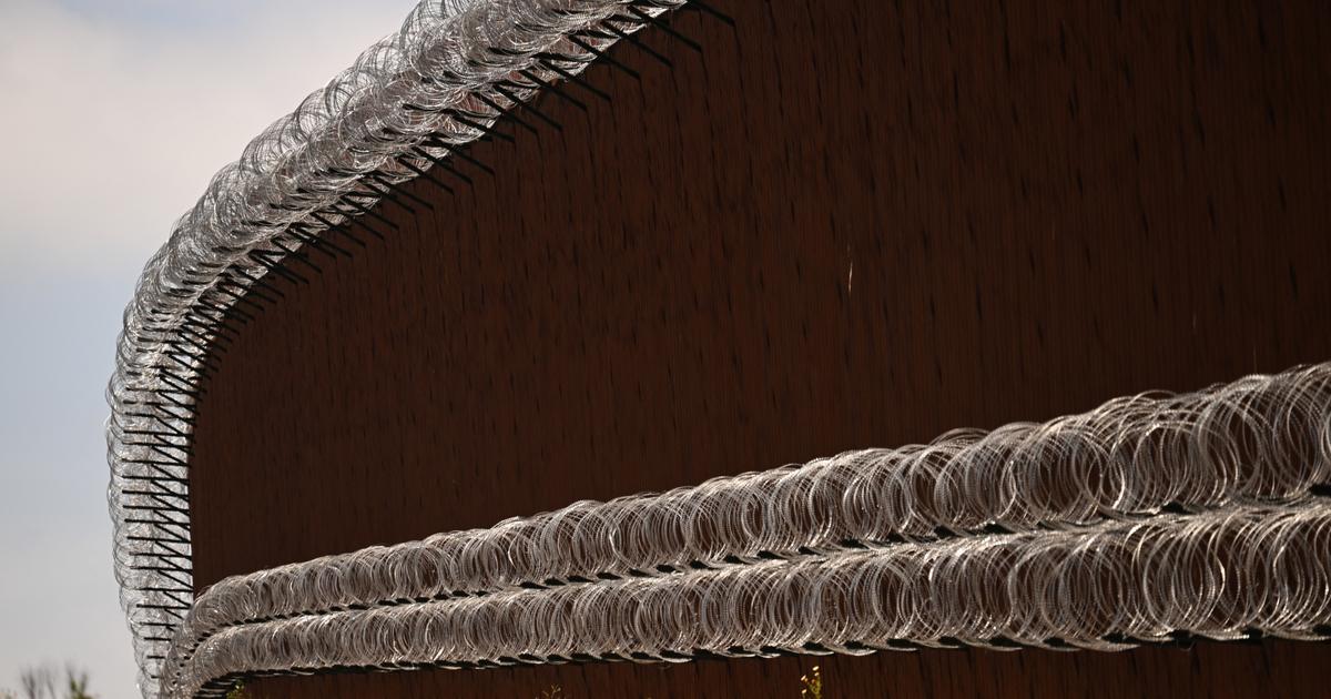 Le mur frontalier entre les États-Unis et le Mexique va être peint en noir... pour...