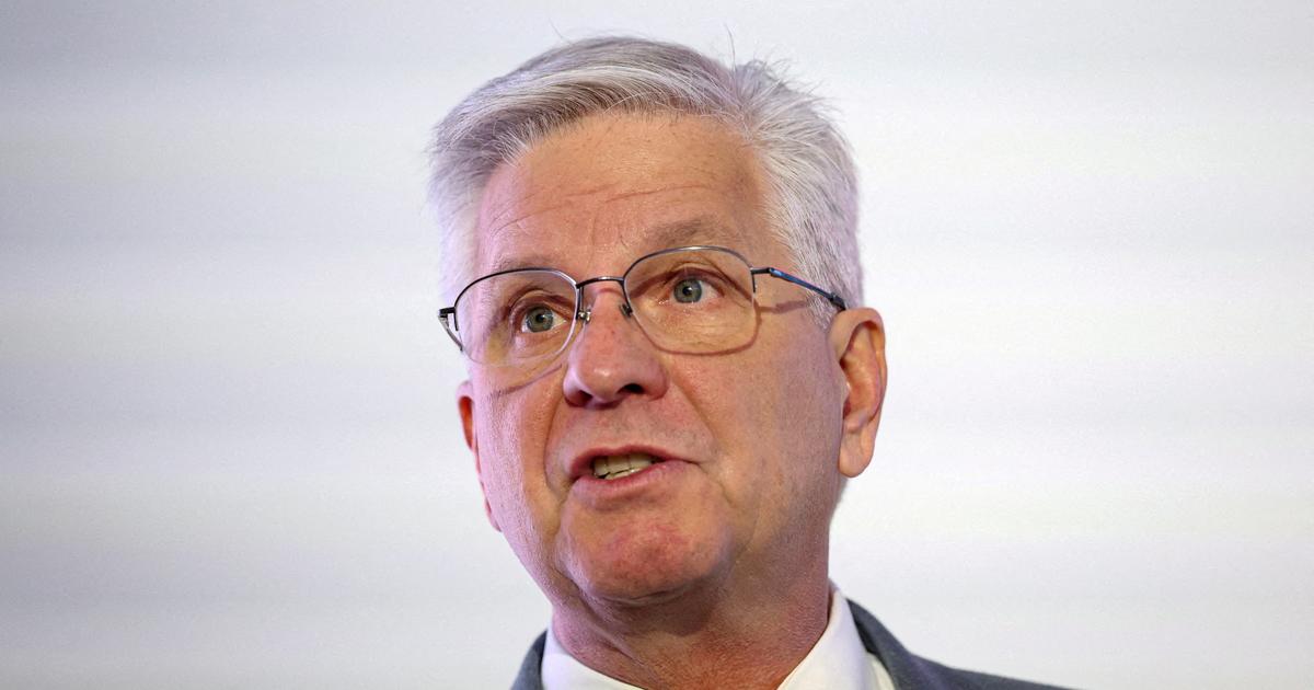 Un gouverneur de la Fed, possible successeur de Powell, réclame une baisse de taux comme Trump